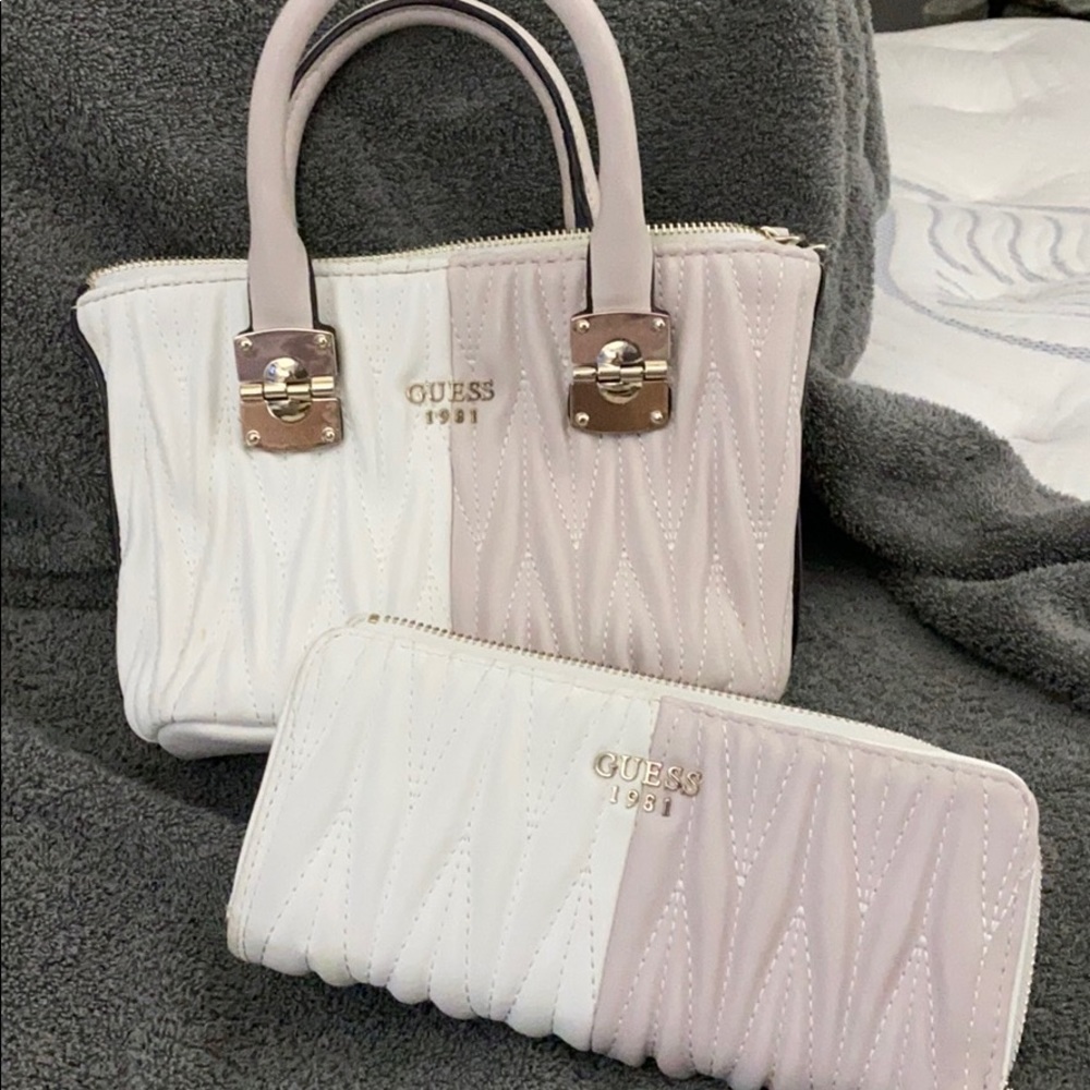 Guess hand bag an matching wallet